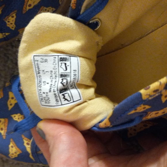 BLUE PIZZA DEZZYS, stitch quality, size 4 - Picture 8 of 12